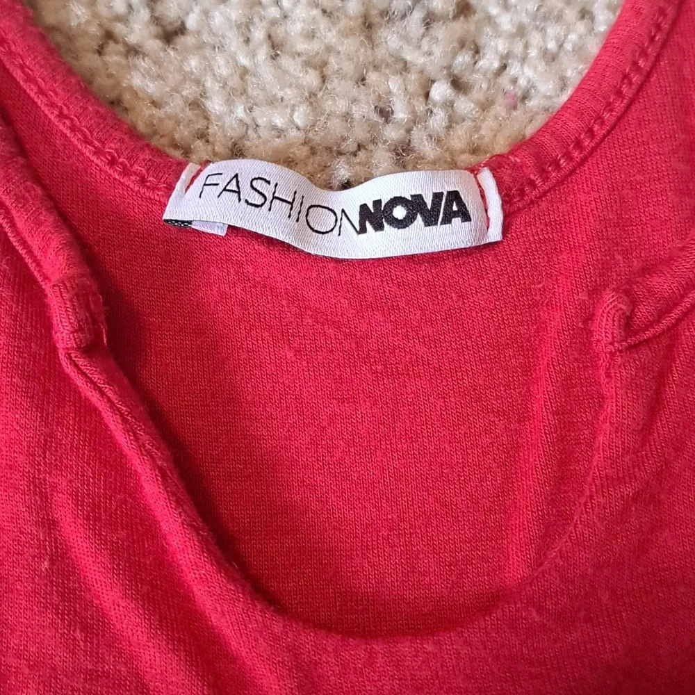 FASHION NOVA Crop Top - Picture 2 of 2